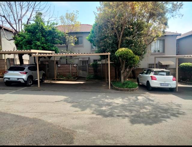 2 BEDROOM TOWNHOUSE FOR SALE IN SONNEGLANS